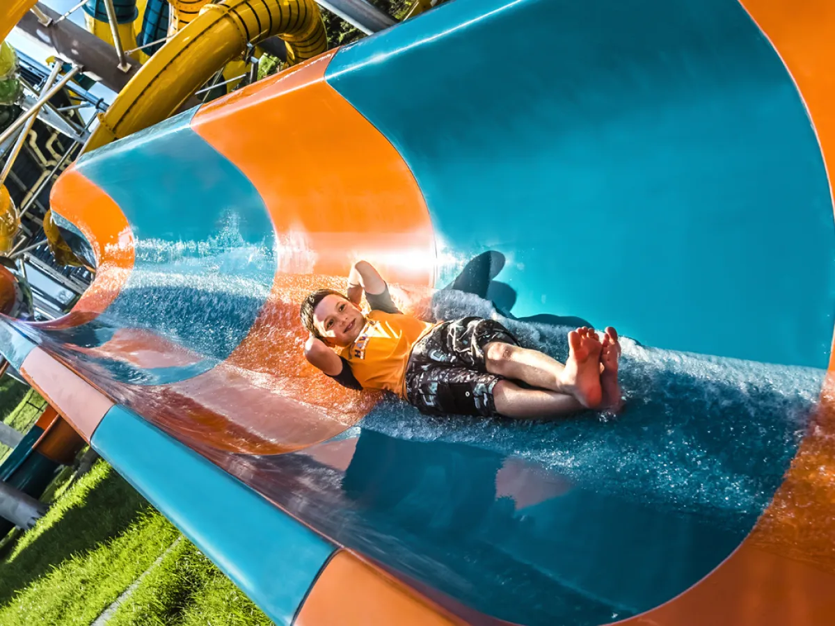 the biggest water park between sydney the gold coast